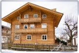 Alpines, traditionelles Holzhaus - Bild
